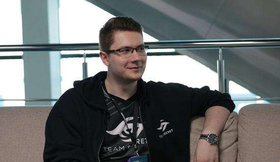 续处于舆论 续处于舆论